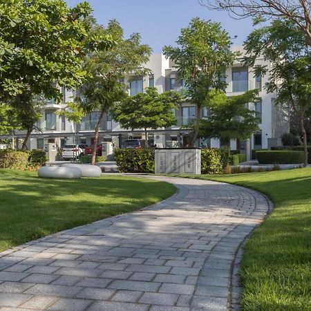 Stay Phenomenal 1 Bedroom Holiday Home Near Burj Khalifa Дубай Екстериор снимка