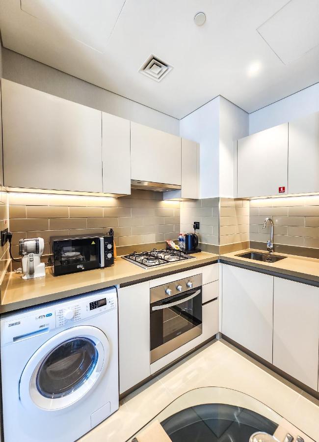 Stay Phenomenal 1 Bedroom Holiday Home Near Burj Khalifa Дубай Екстериор снимка